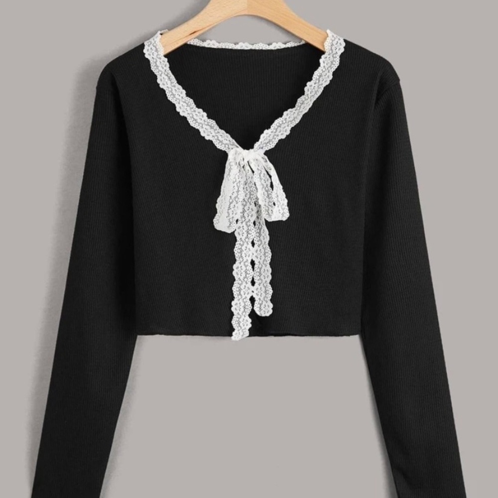 Lace trim Tie front ribbed crop top